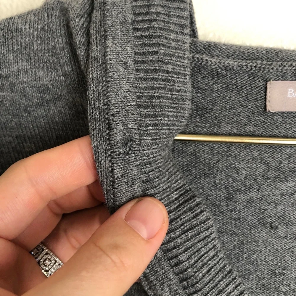 Banana Republic XS v-neck pullover hoodie sweater - Picture 6 of 9